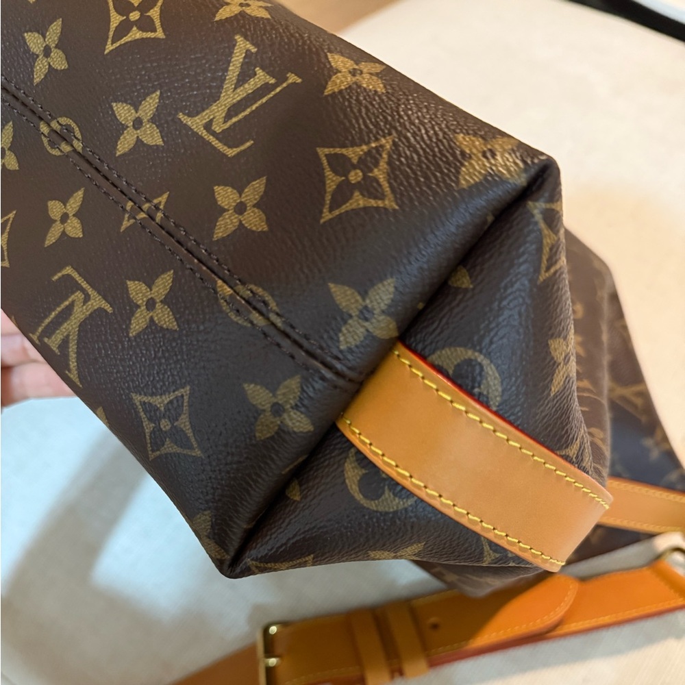 Louis Vuitton Vagabond Brown Hobo Monogram Bag - Picture 11 of 12